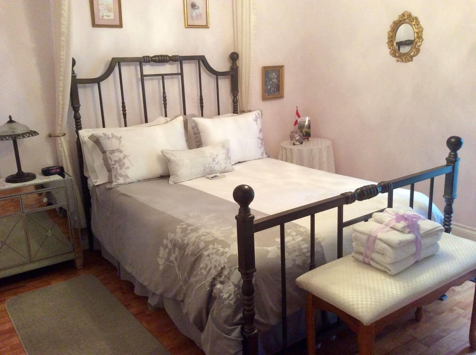 Alexandria House Bed & Breakfast كيلونا الغربية المظهر الخارجي الصورة